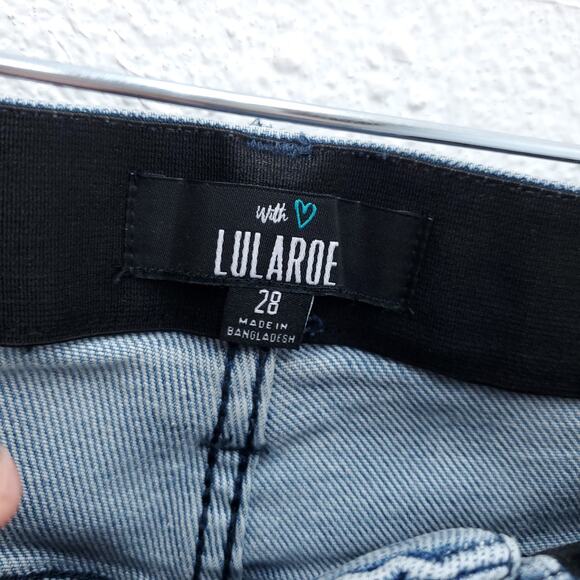 NWT LULAROE Lycra 7” Denim Light Wash Relaxed Stretchy Jean Bermuda Shorts - Picture 4 of 10